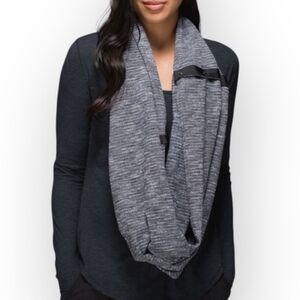 Lululemon Customizable Snap Scarf